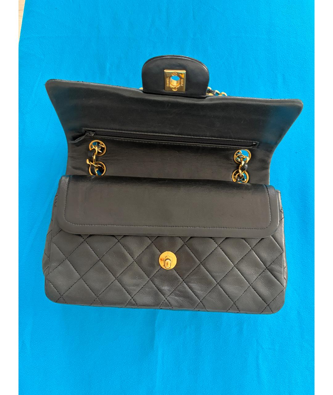 CHANEL Черная кожаная сумка с короткими ручками, фото 8