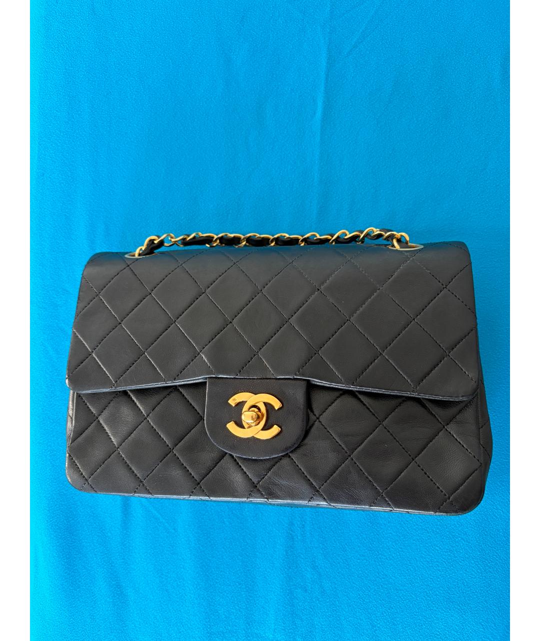 CHANEL Черная кожаная сумка с короткими ручками, фото 4