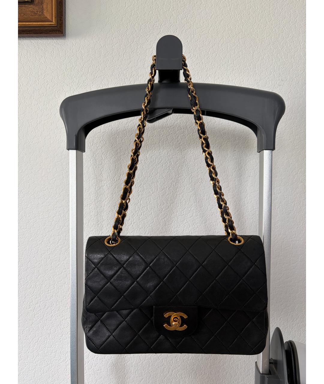 CHANEL Черная кожаная сумка с короткими ручками, фото 2