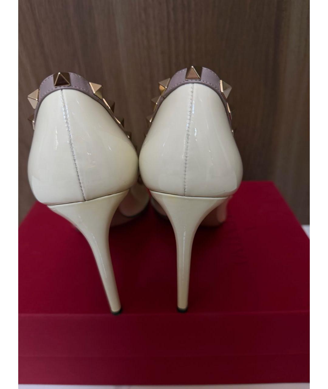 VALENTINO Белые свадебные туфли на высоком каблуке из лакированной кожи, фото 4