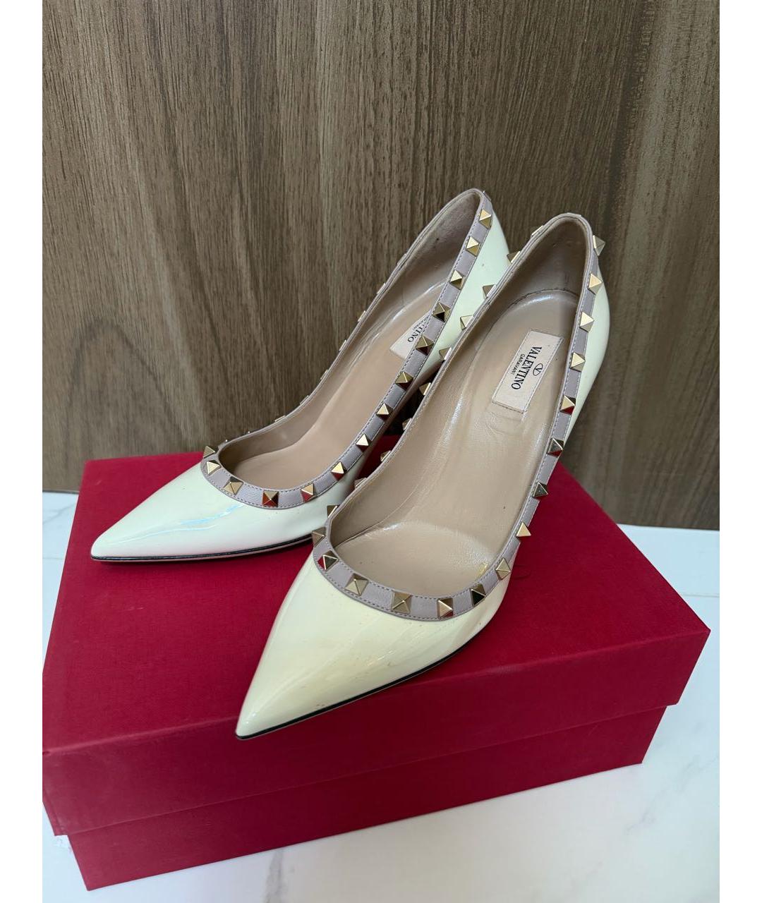 VALENTINO Белые свадебные туфли на высоком каблуке из лакированной кожи, фото 7