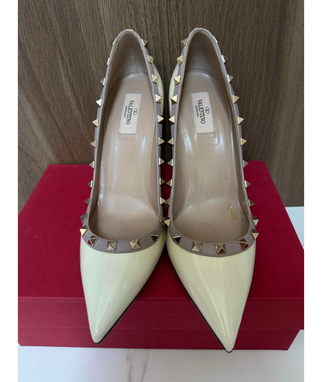 VALENTINO Белые свадебные туфли на высоком каблуке из лакированной кожи, фото 2
