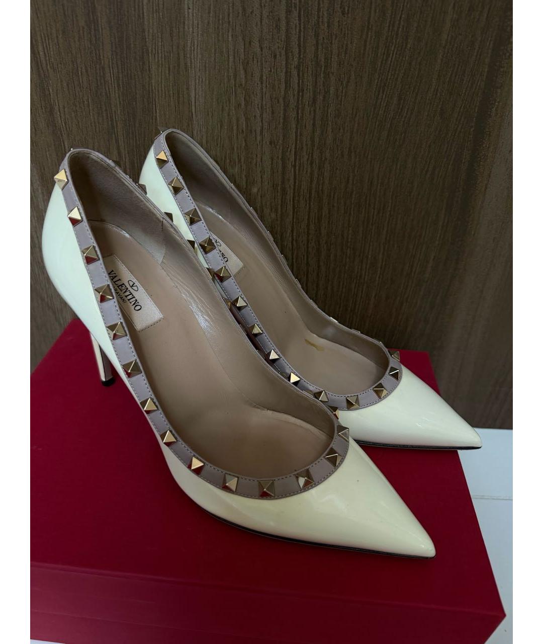 VALENTINO Белые свадебные туфли на высоком каблуке из лакированной кожи, фото 3