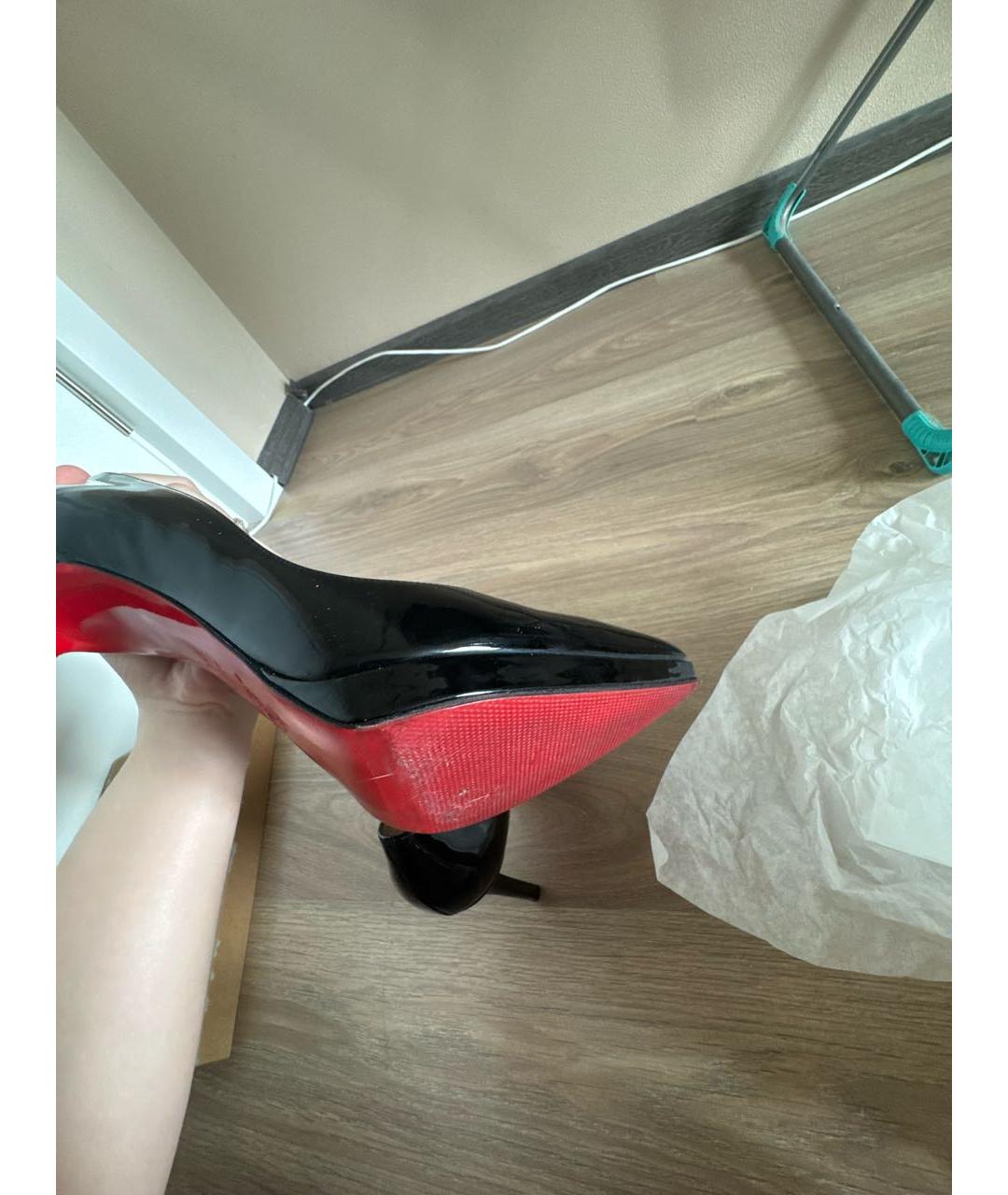CHRISTIAN LOUBOUTIN Черные туфли из лакированной кожи, фото 6
