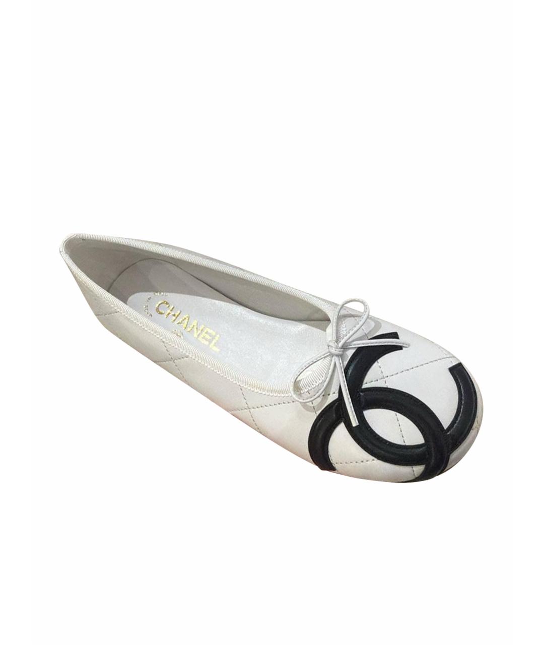 CHANEL Белые кожаные балетки, фото 1