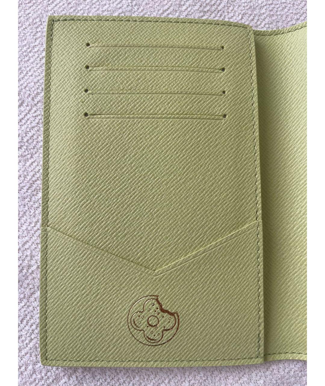 LOUIS VUITTON Зеленый кожаный кошелек, фото 4