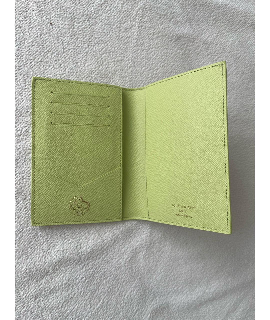 LOUIS VUITTON Зеленый кожаный кошелек, фото 3