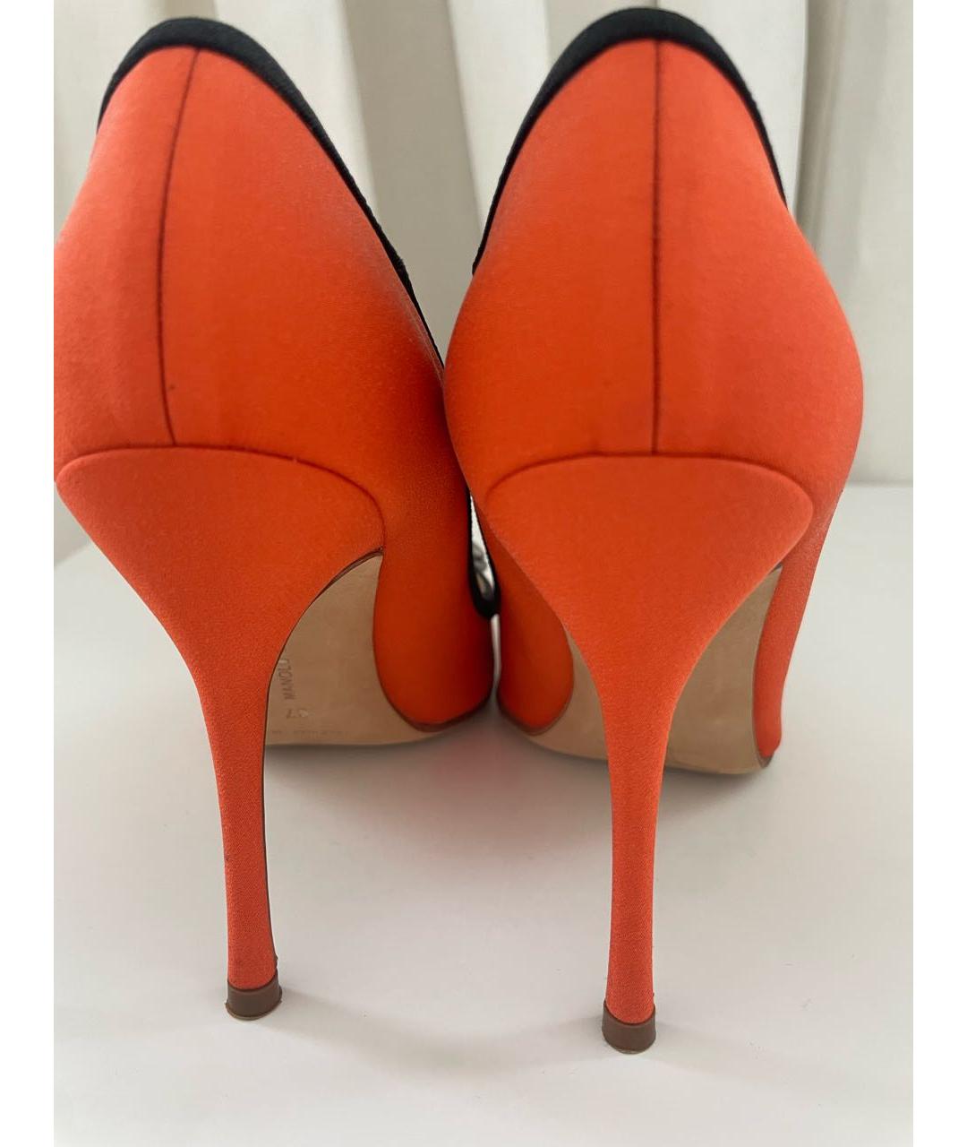 MANOLO BLAHNIK Оранжевые текстильные туфли, фото 4