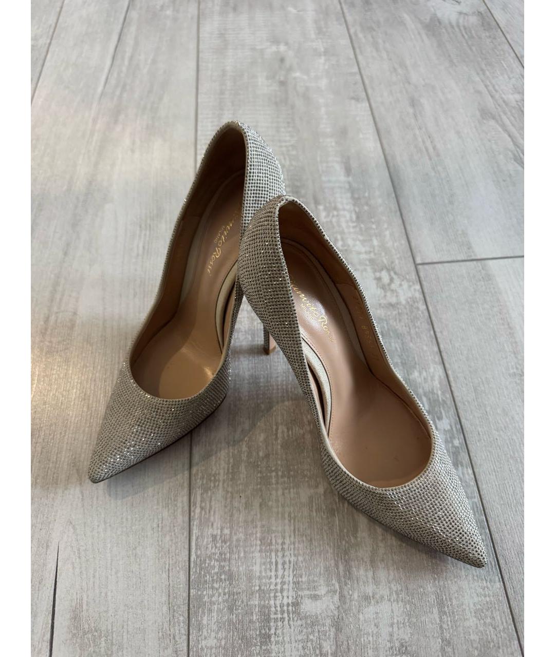 GIANVITO ROSSI Бежевые кожаные туфли, фото 2