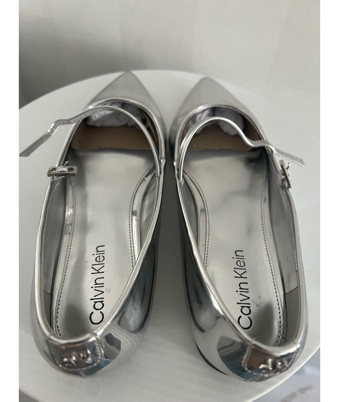 CALVIN KLEIN Серебряные балетки из лакированной кожи, фото 3