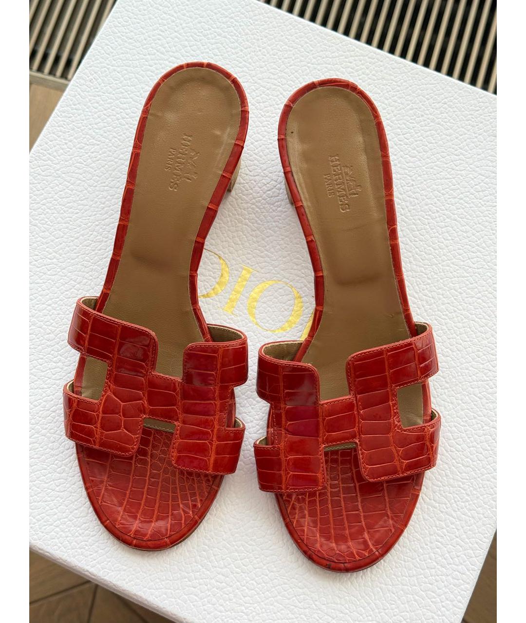 HERMES Красные мюли из экзотической кожи, фото 3