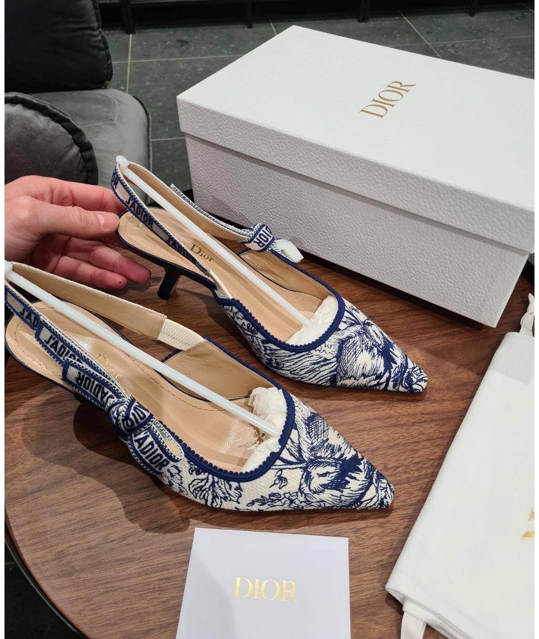 CHRISTIAN DIOR Белые кожаные лодочки на низком каблуке, фото 5