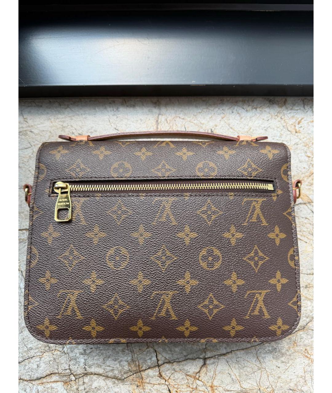 LOUIS VUITTON Коричневая сумка с короткими ручками, фото 3