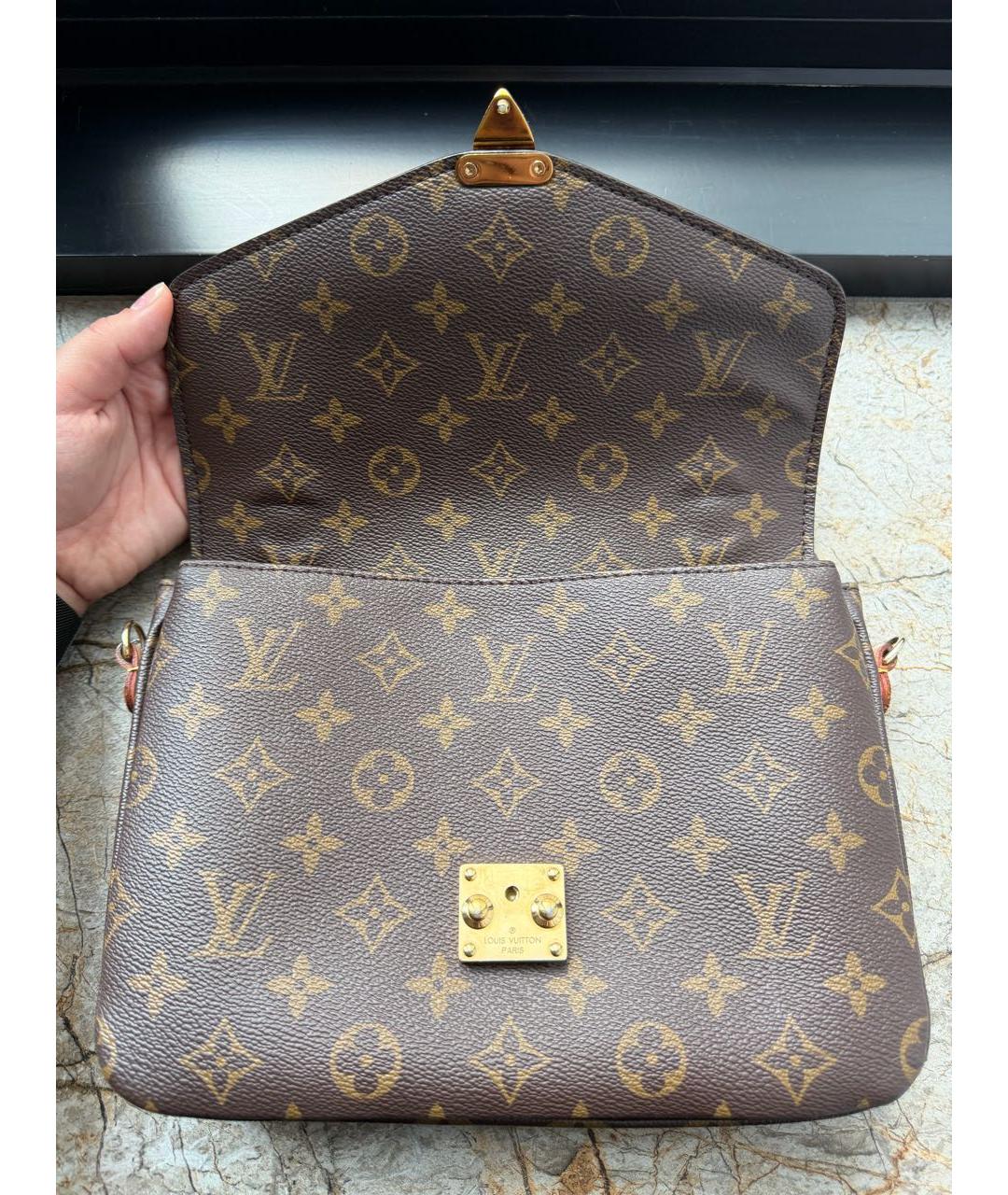 LOUIS VUITTON Коричневая сумка с короткими ручками, фото 5