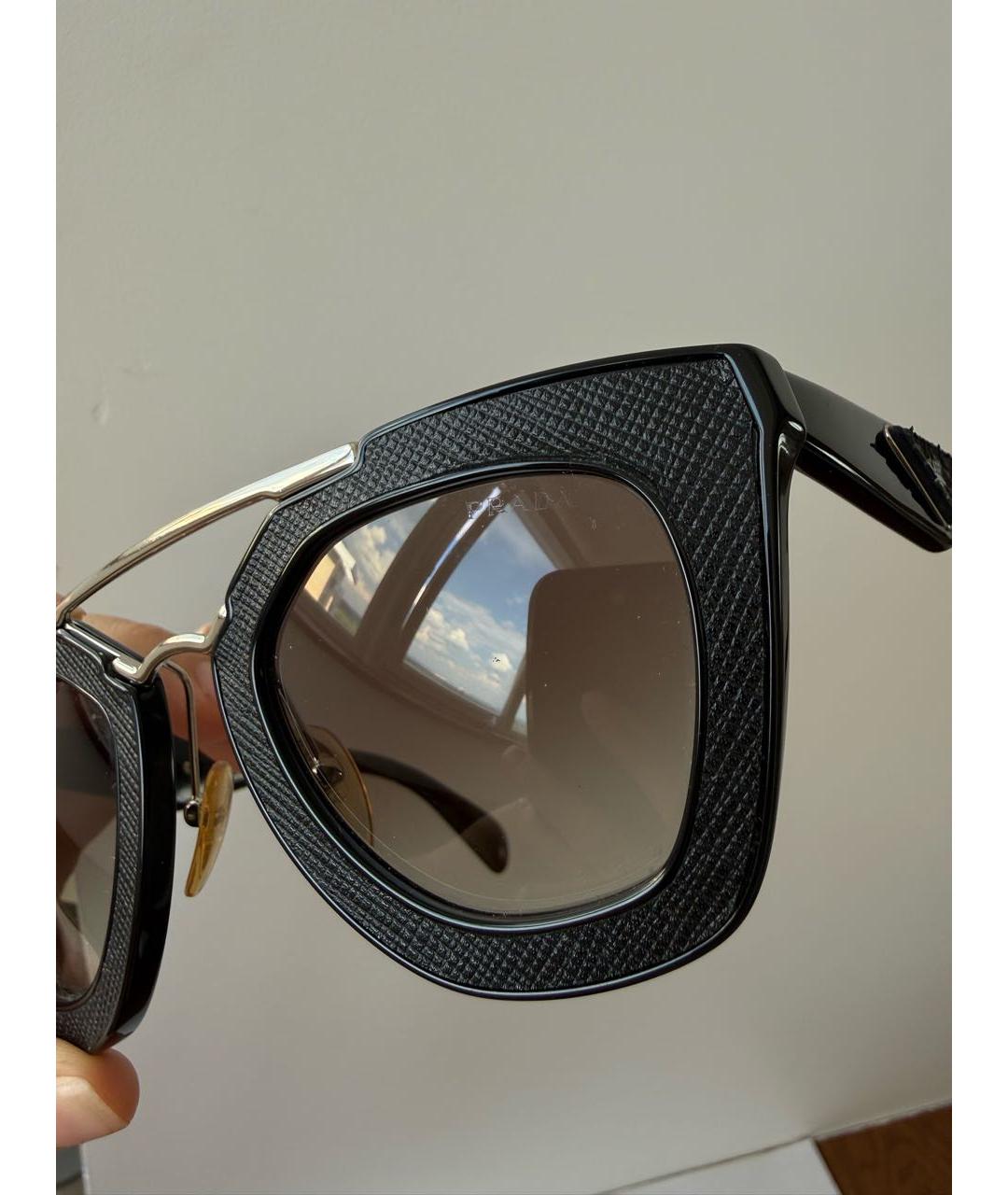 PRADA Черные пластиковые солнцезащитные очки, фото 2