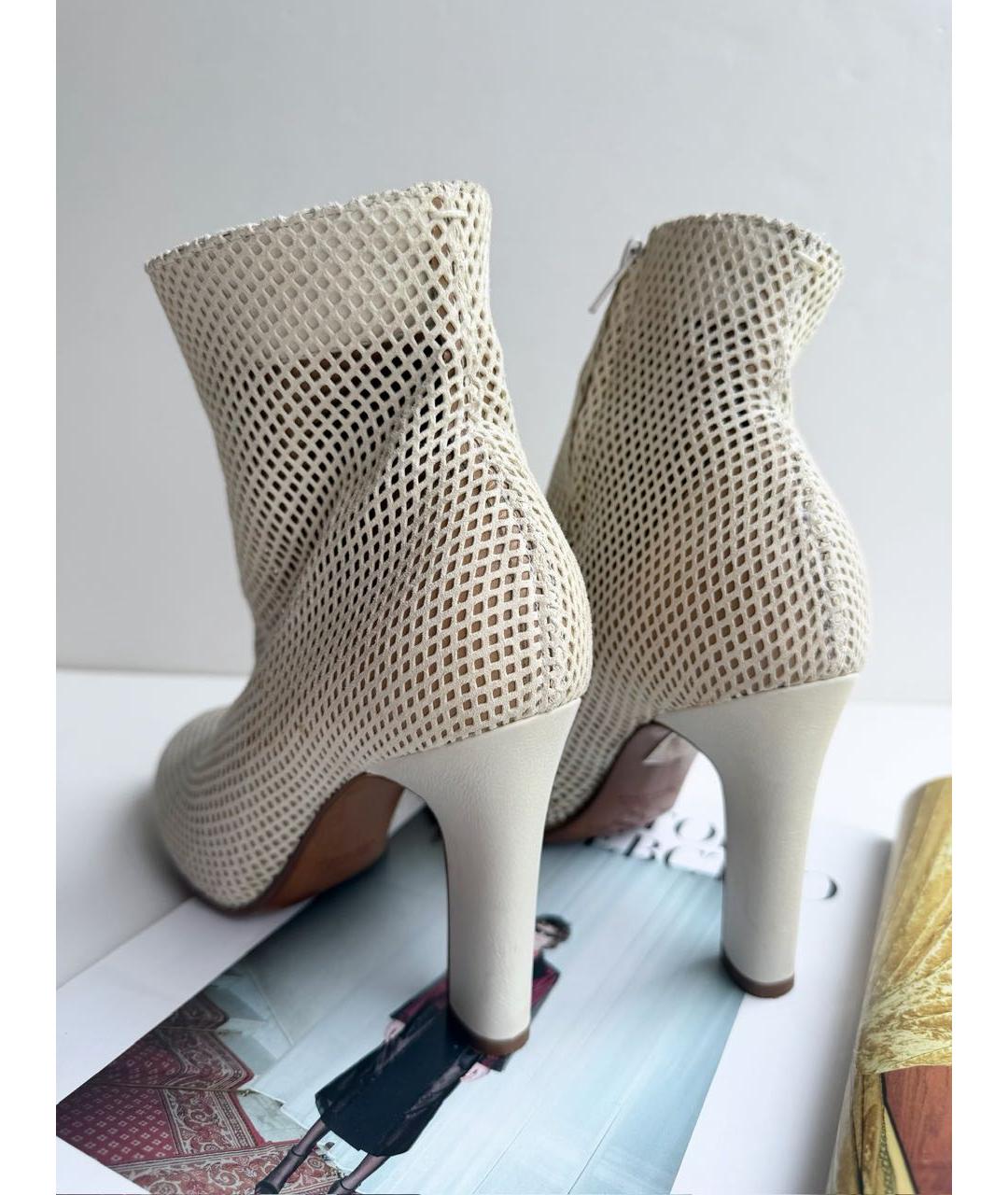 MAISON MARGIELA Бежевые замшевые ботильоны, фото 2
