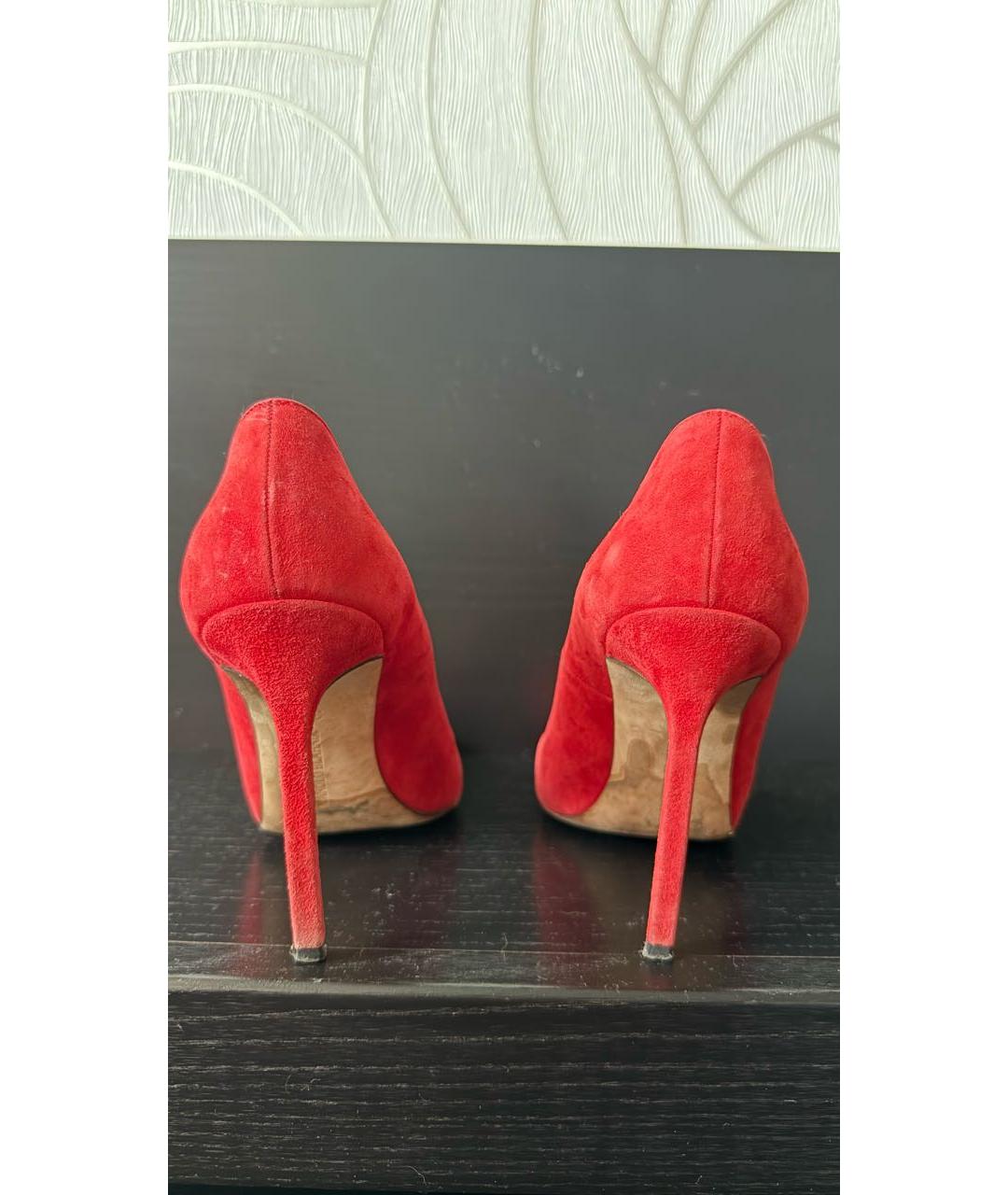 MANOLO BLAHNIK Красные замшевые туфли, фото 4