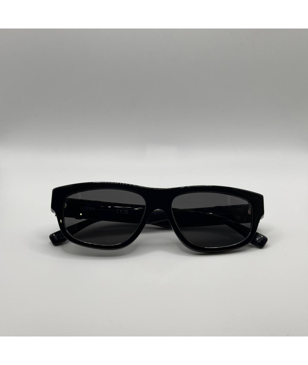 FENDI Черные пластиковые солнцезащитные очки, фото 2