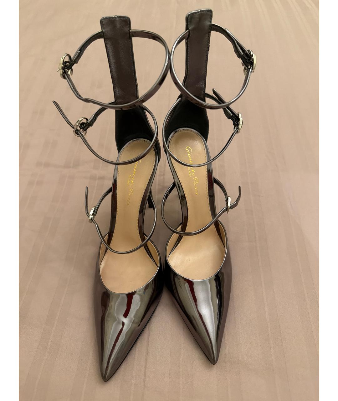 GIANVITO ROSSI Серебряные туфли из лакированной кожи, фото 2