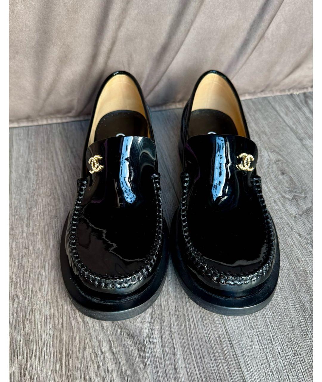 CHANEL Черные лоферы из лакированной кожи, фото 3