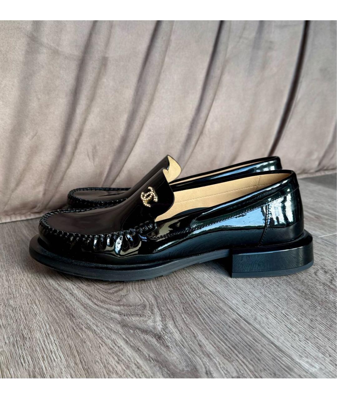 CHANEL Черные лоферы из лакированной кожи, фото 2