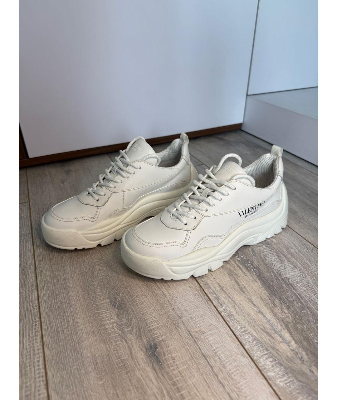 VALENTINO Белые кожаные кроссовки, фото 2