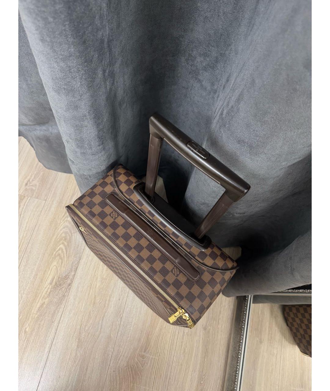 LOUIS VUITTON Коричневый кожаный чемодан, фото 3