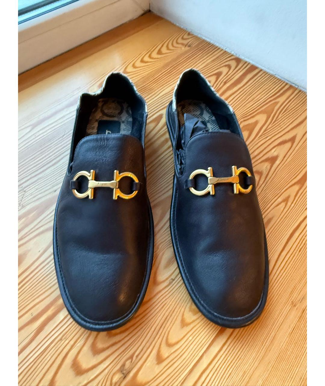 FERRAGAMO Черные кожаные лоферы, фото 2