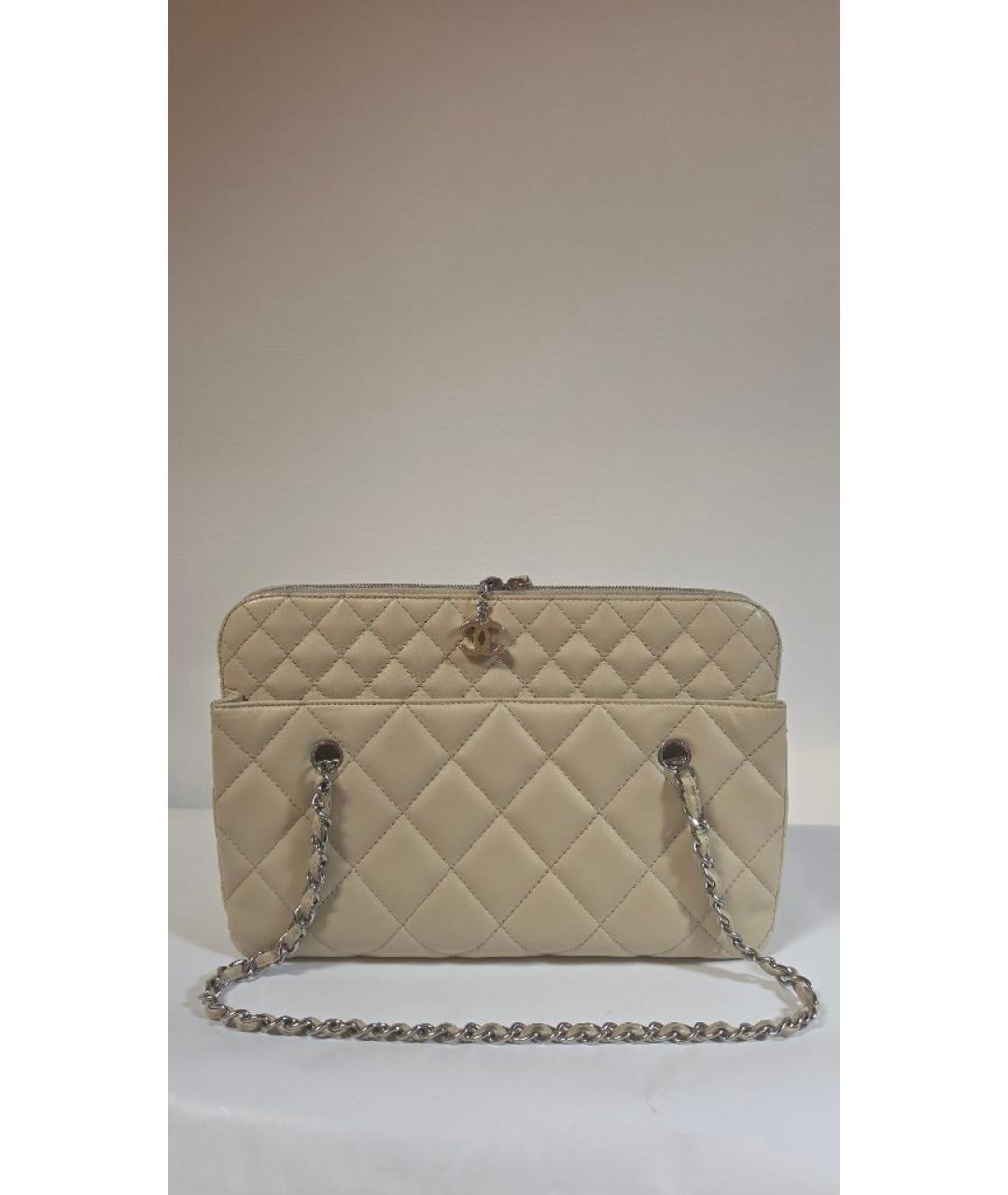 CHANEL Бежевая кожаная сумка через плечо, фото 9