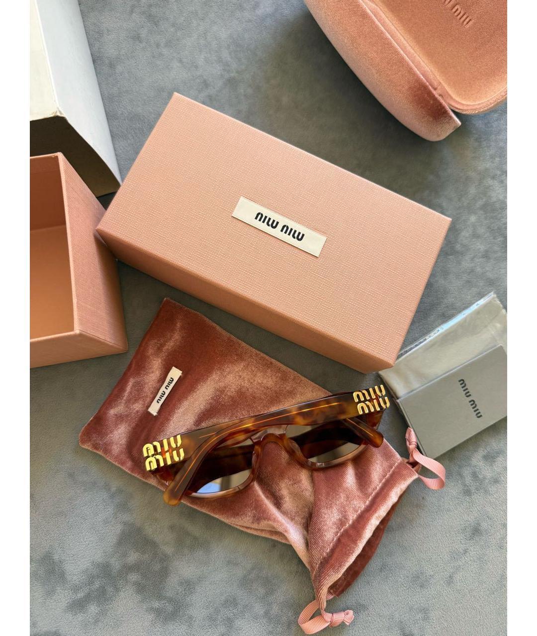 MIU MIU Коричневые пластиковые солнцезащитные очки, фото 4