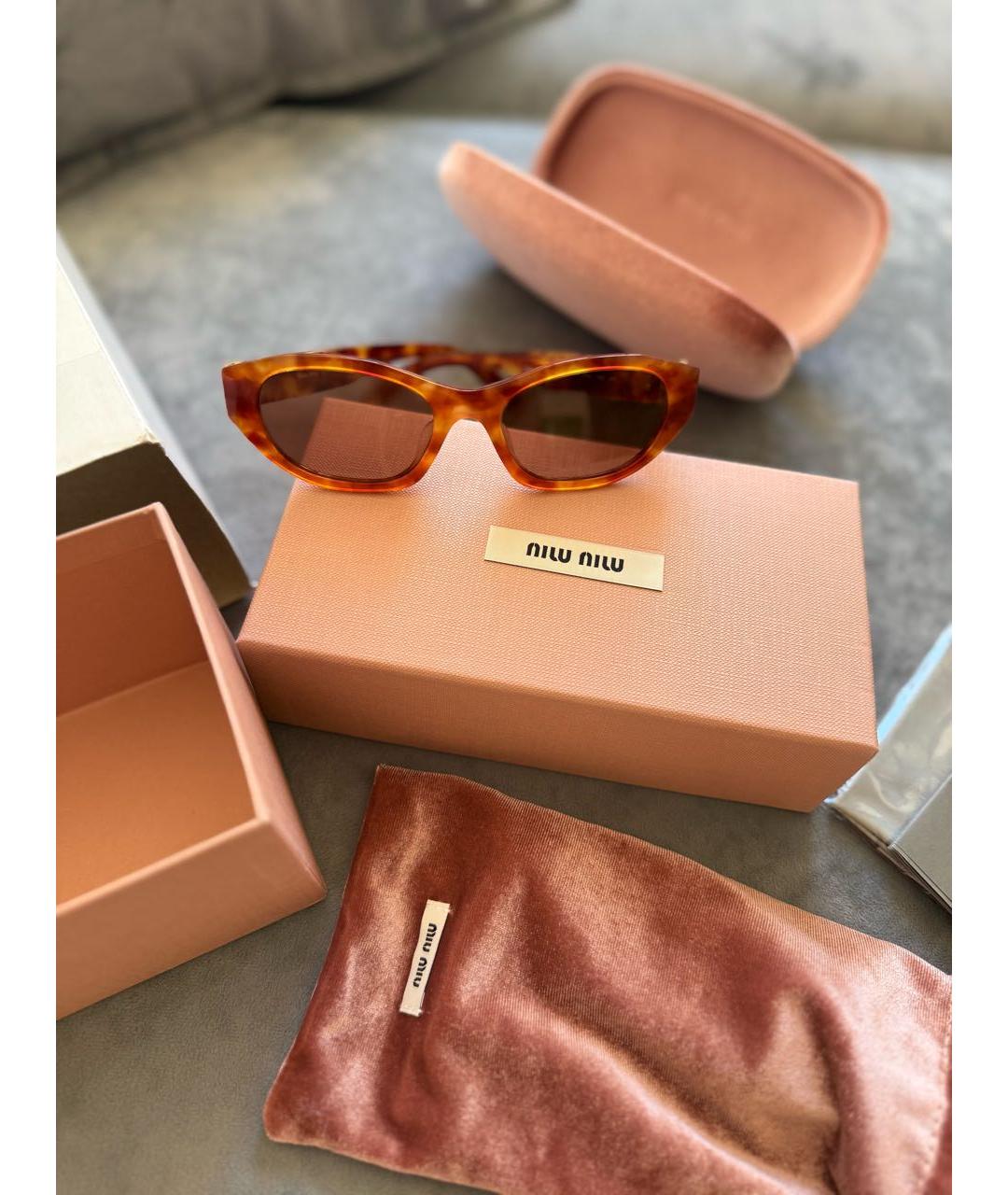 MIU MIU Коричневые пластиковые солнцезащитные очки, фото 5