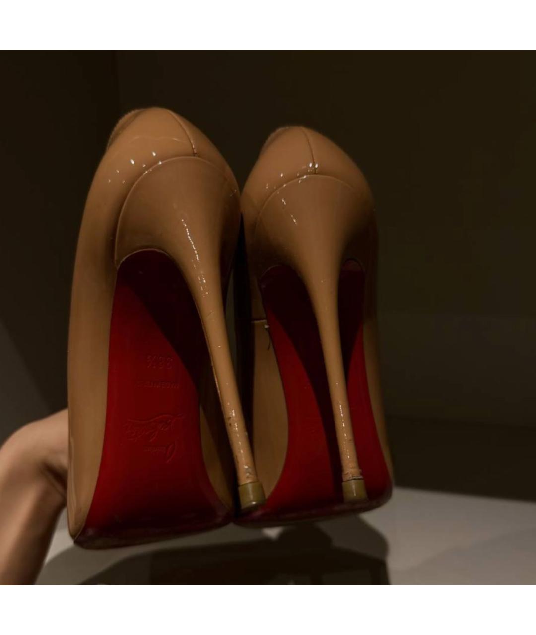 CHRISTIAN LOUBOUTIN Бежевые туфли из лакированной кожи, фото 4