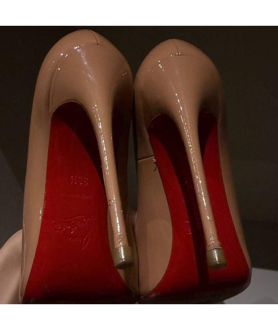 CHRISTIAN LOUBOUTIN Бежевые туфли из лакированной кожи, фото 7