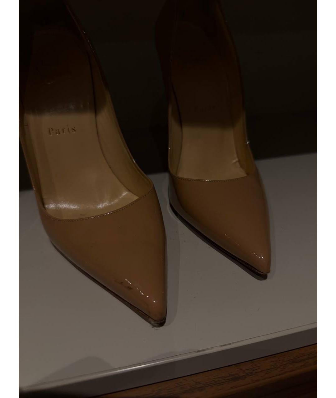 CHRISTIAN LOUBOUTIN Бежевые туфли из лакированной кожи, фото 6