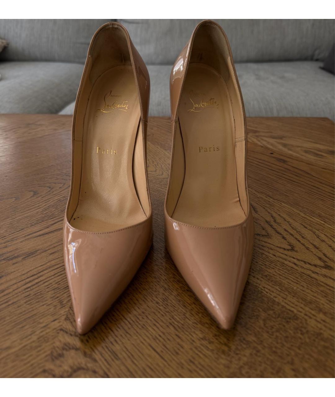 CHRISTIAN LOUBOUTIN Бежевые туфли из лакированной кожи, фото 2