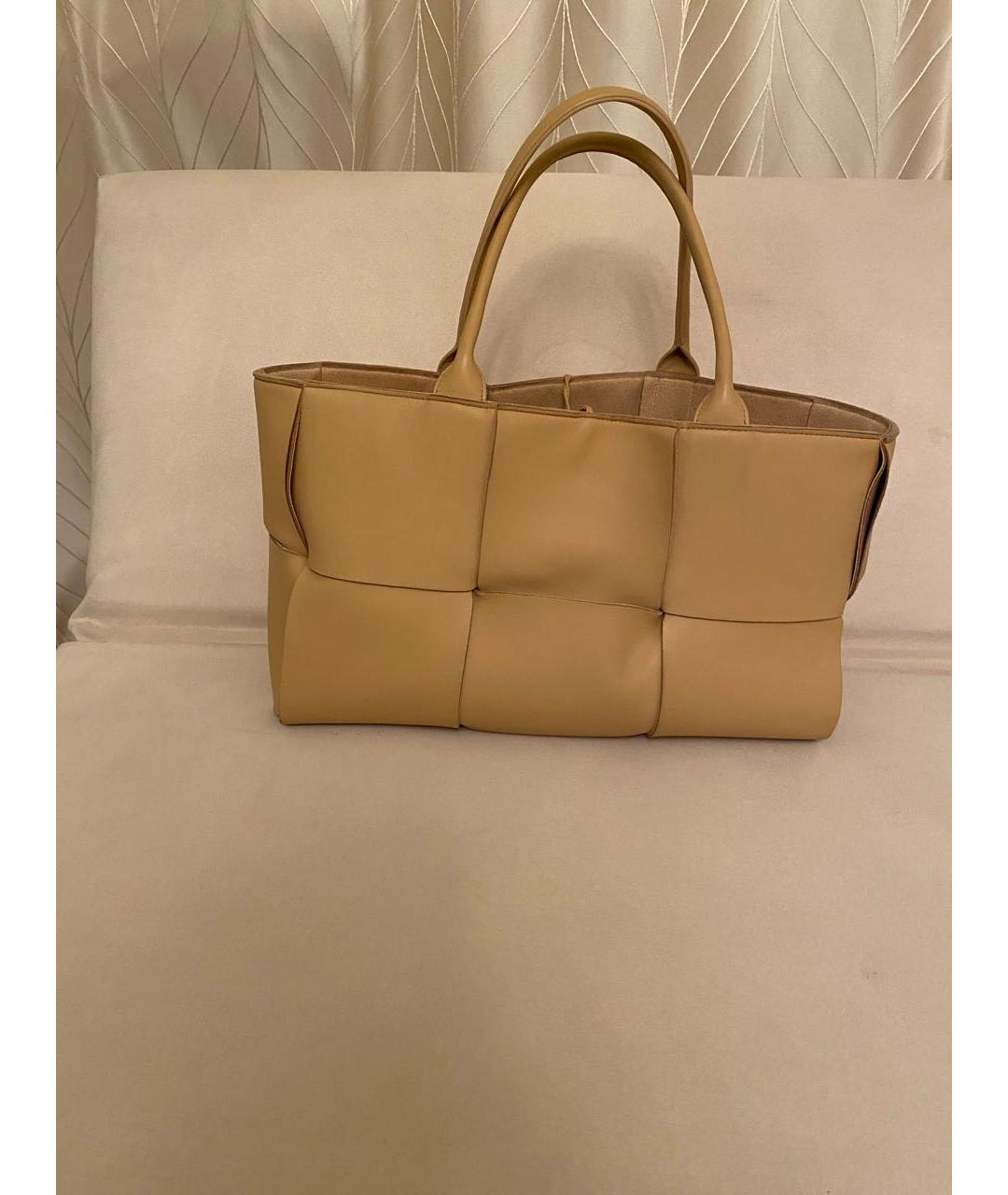 BOTTEGA VENETA Горчичная кожаная сумка с короткими ручками, фото 5