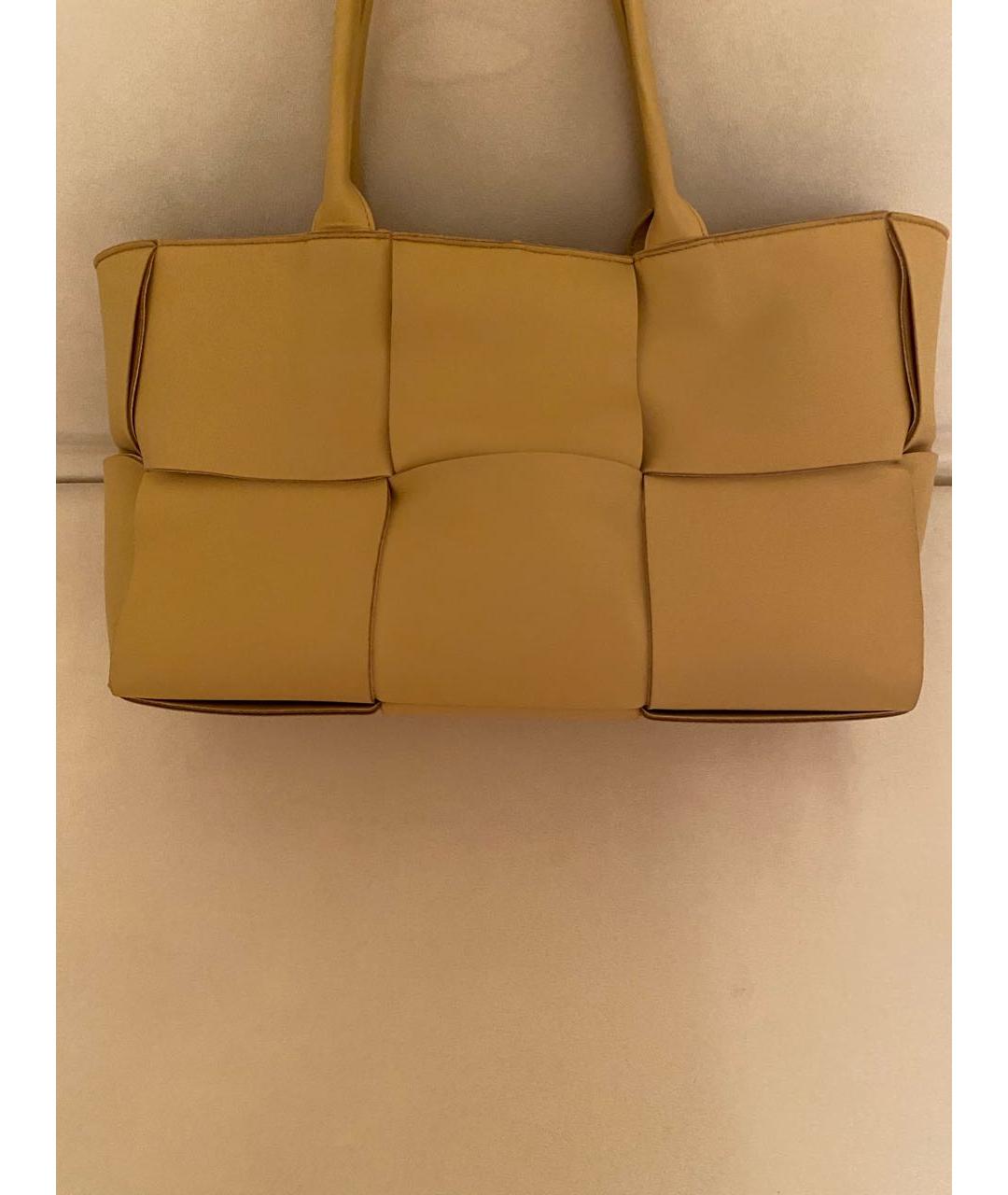 BOTTEGA VENETA Горчичная кожаная сумка с короткими ручками, фото 2