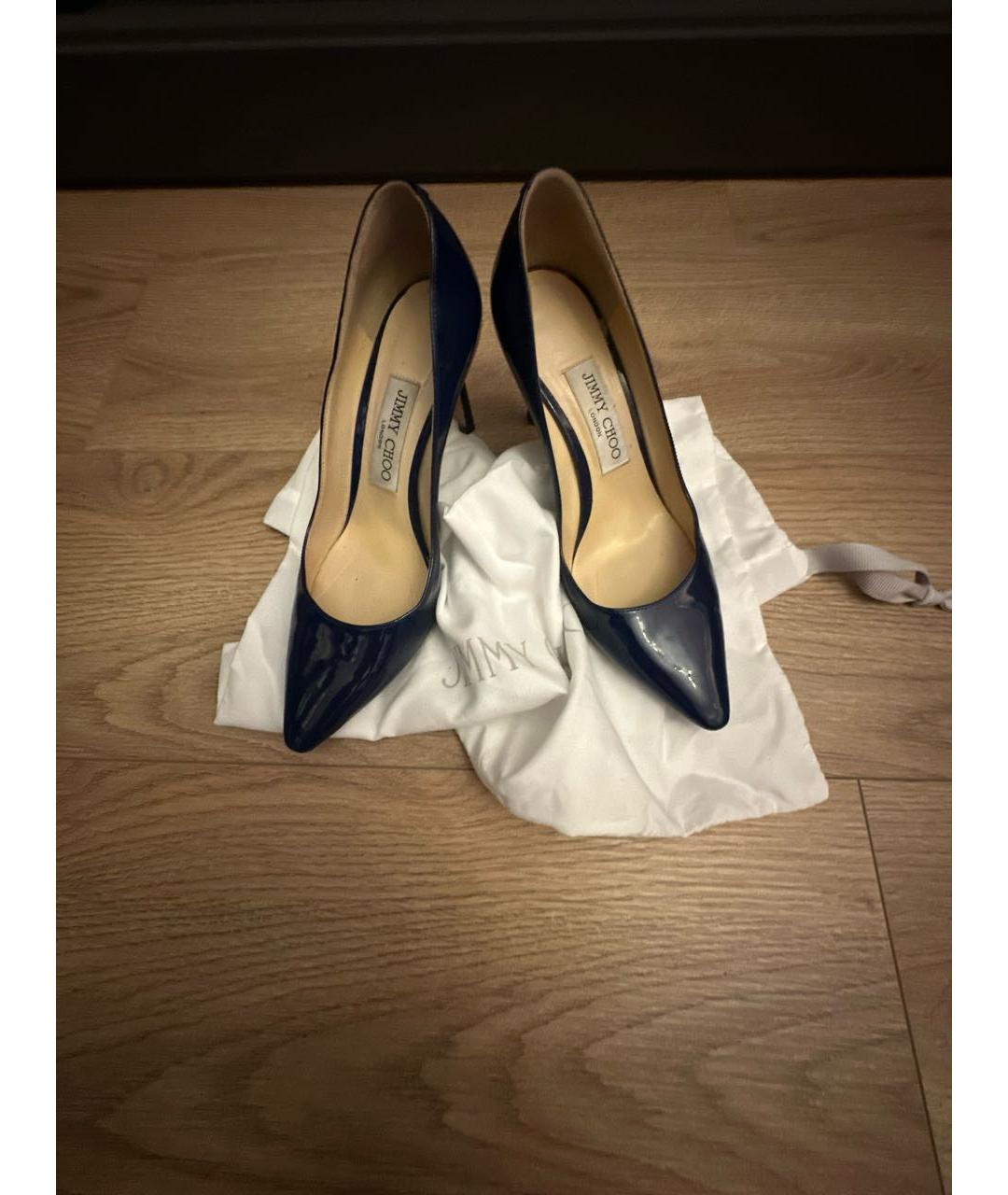 JIMMY CHOO Темно-синие туфли из лакированной кожи, фото 4