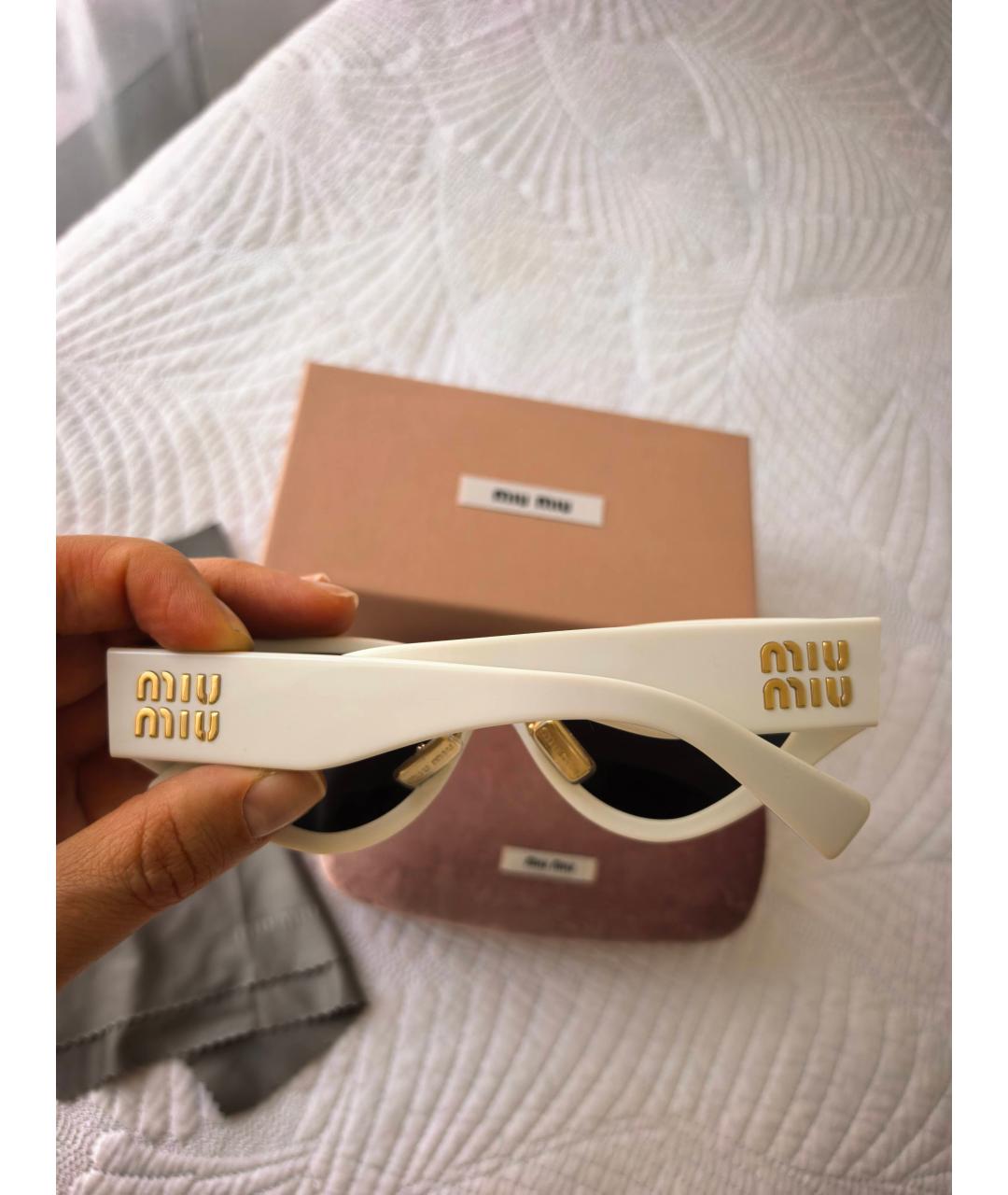 MIU MIU Белые пластиковые солнцезащитные очки, фото 3