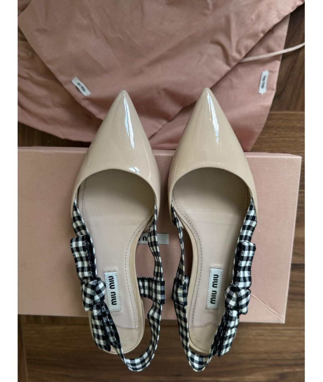 MIU MIU Бежевые туфли из лакированной кожи, фото 3