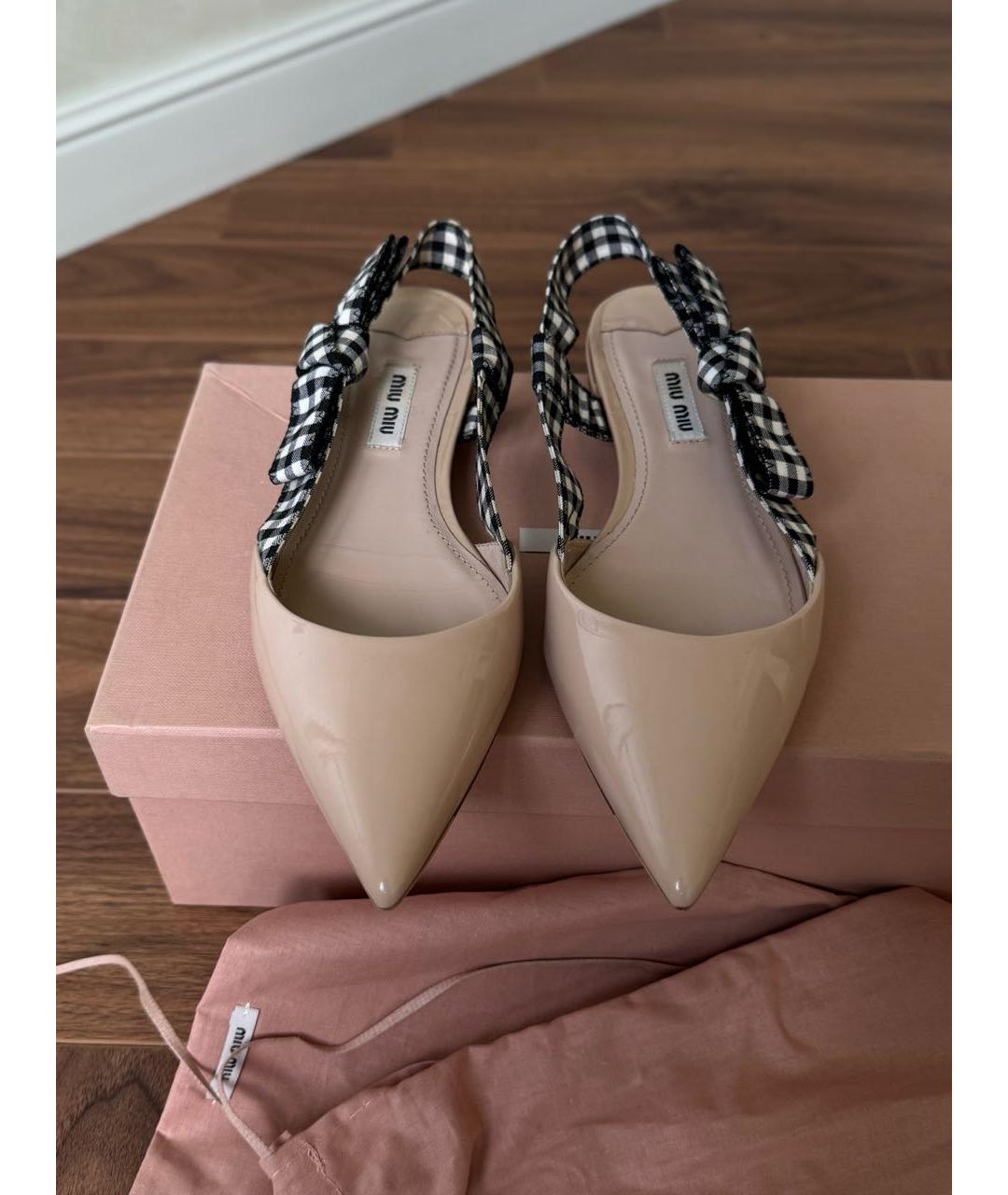 MIU MIU Бежевые туфли из лакированной кожи, фото 2
