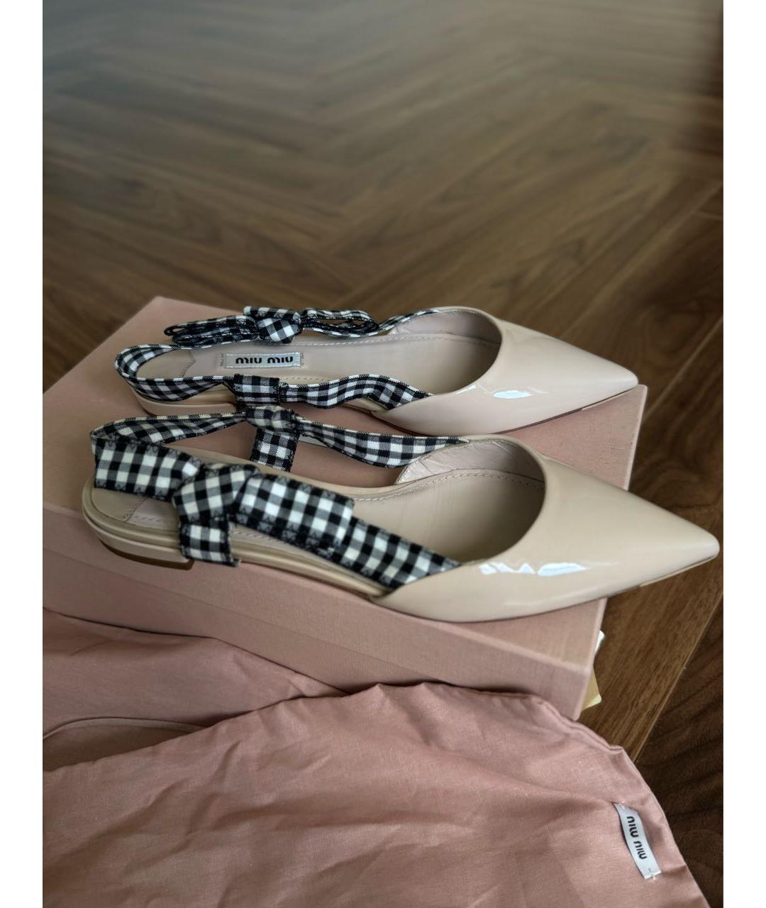 MIU MIU Бежевые туфли из лакированной кожи, фото 9