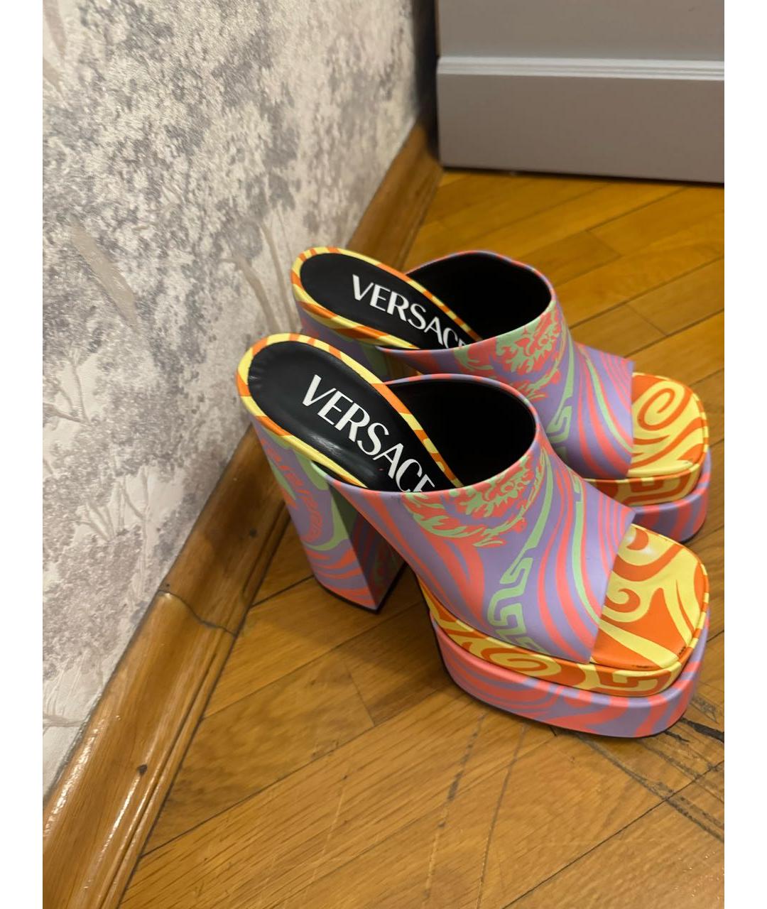 VERSACE Мульти кожаные сабо, фото 5