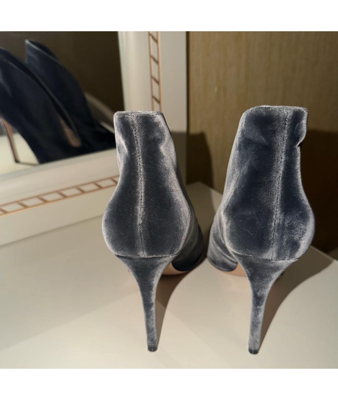 GIANVITO ROSSI Антрацитовые бархатные ботильоны, фото 4