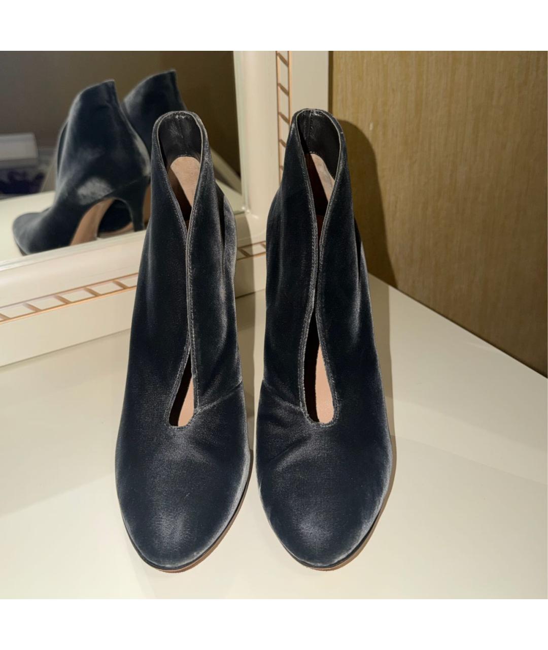GIANVITO ROSSI Антрацитовые бархатные ботильоны, фото 2