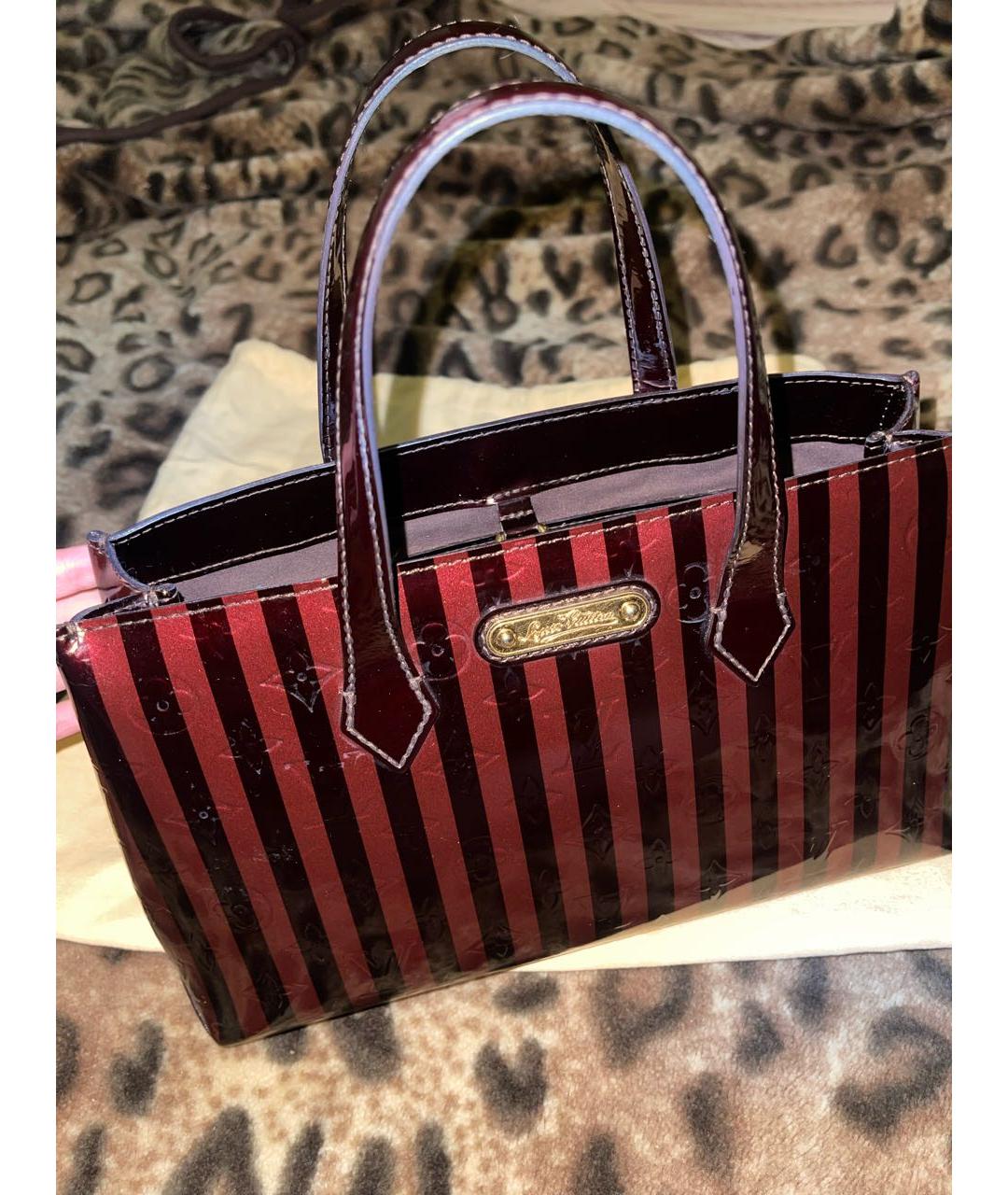 LOUIS VUITTON Бордовая сумка с короткими ручками из лакированной кожи, фото 2