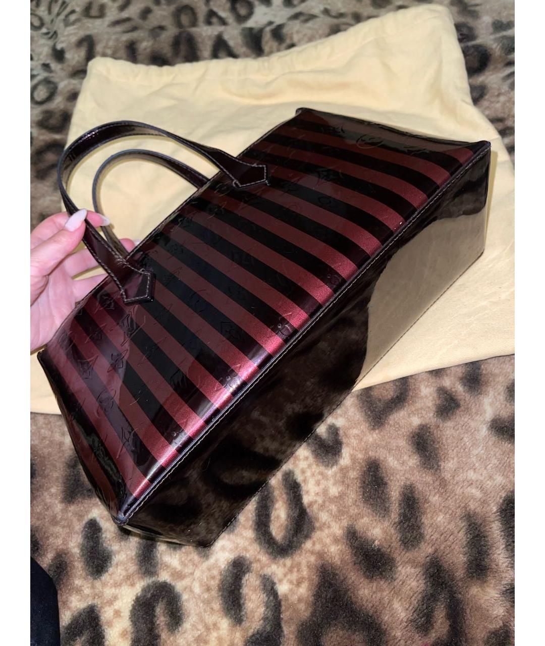 LOUIS VUITTON Бордовая сумка с короткими ручками из лакированной кожи, фото 4