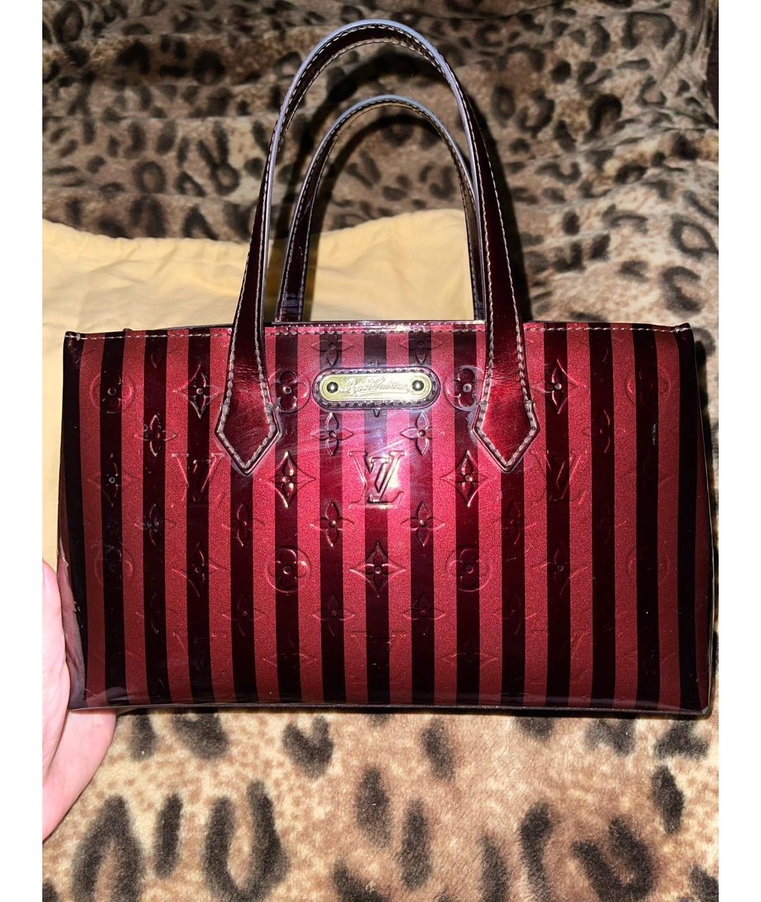 LOUIS VUITTON Бордовая сумка с короткими ручками из лакированной кожи, фото 9