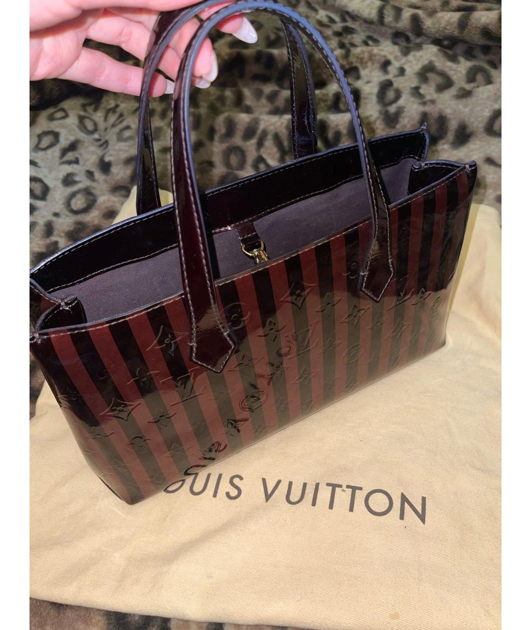 LOUIS VUITTON Бордовая сумка с короткими ручками из лакированной кожи, фото 3