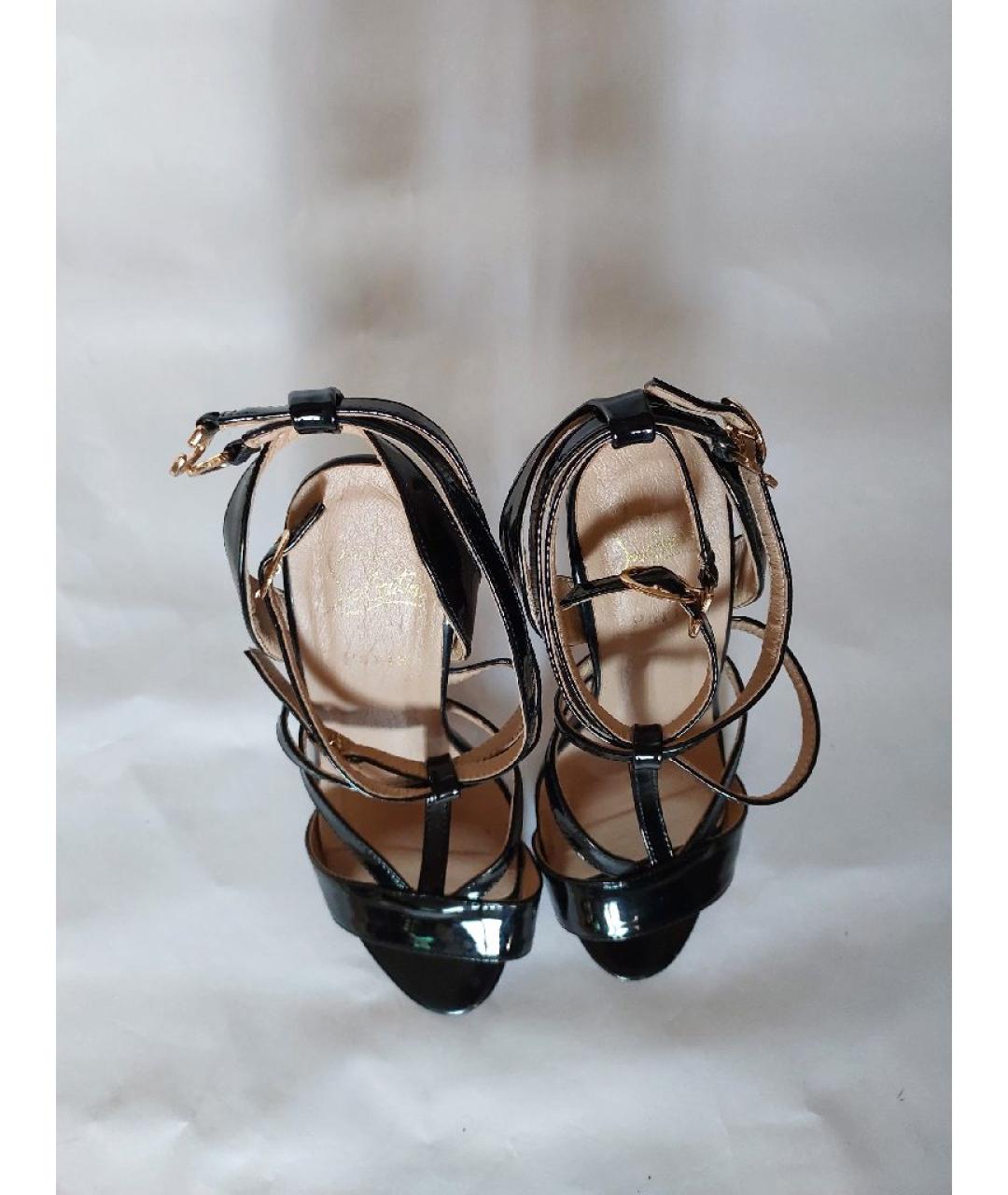 CHRISTIAN LOUBOUTIN Черные босоножки из лакированной кожи, фото 2